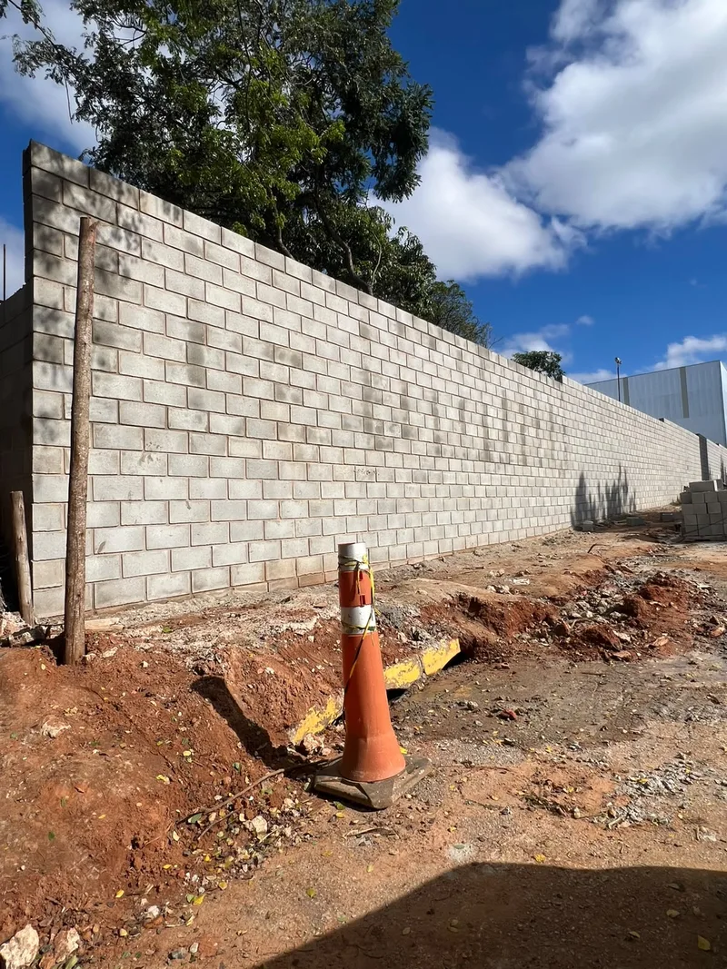 Execução de muro executada pela Gold Construtora